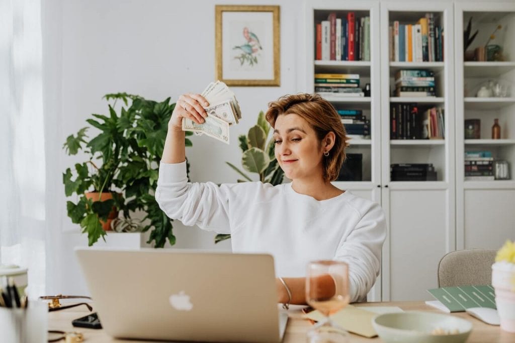 Web Design & Development Company - Klashtech Digital Agency Blog - 4 Ways to Avoid Going Broke by Making Money Online - Web Design & Development Agency - Miami | Austin - Klashtech